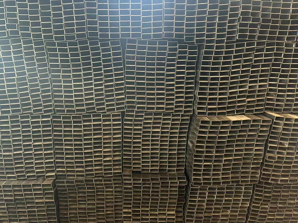 High Quality Q235 Q195 Welded Black Rectangular Steel Pipe (1)