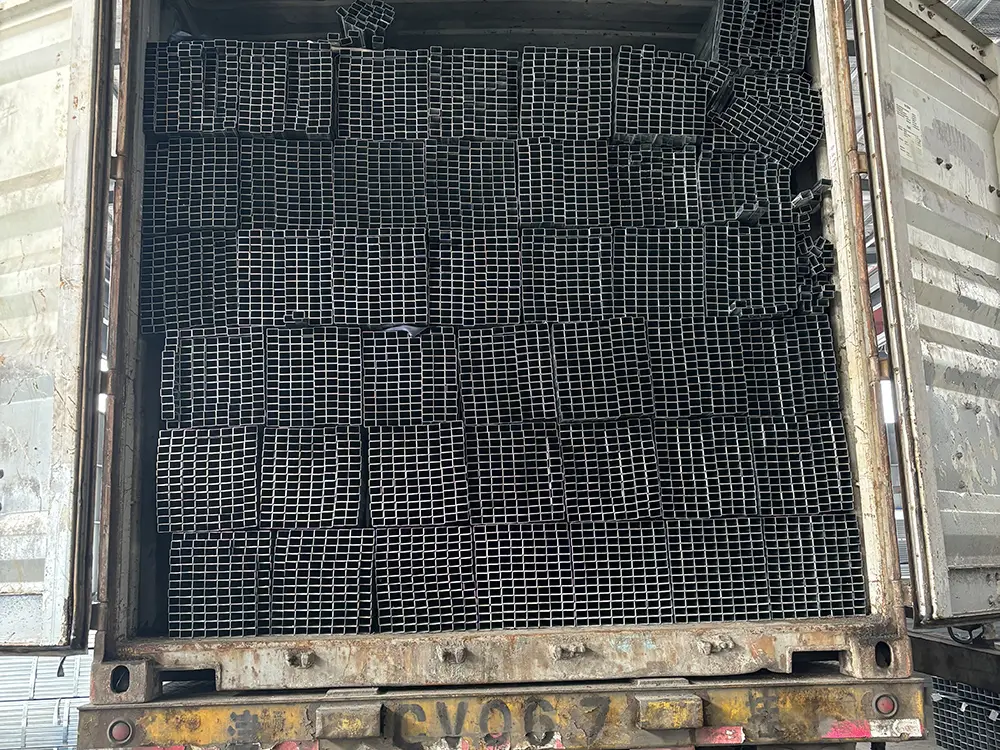 High Quality Q235 Q195 Welded Black Rectangular Steel Pipe (9)